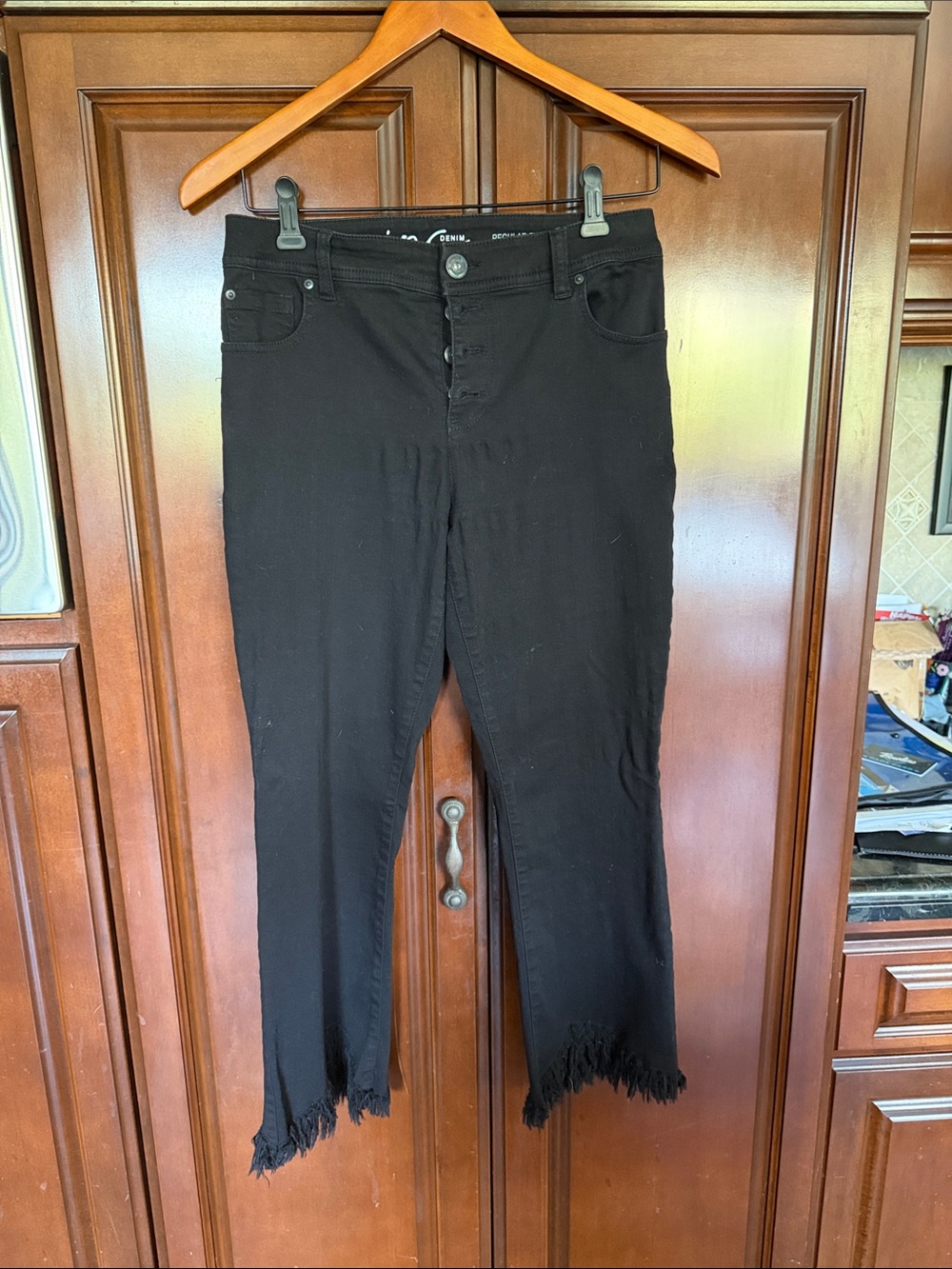 INC International Concepts Black Frayed-Hem Cropped Jeans